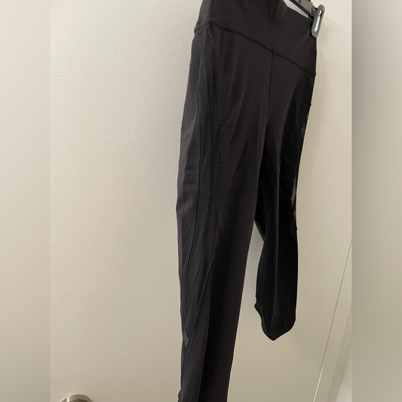 Lululemon 25 inch black leggings with sheer striped sides - Picture 4 of 9